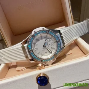 Hublot Classic Fusion Replica Watches 33mm Womens White Dial Rubber Strap 1:1 Clone Watch