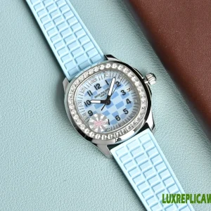 Patek Philippe Aquanaut Replica Watches 35.6mm Womens Light Blue Dial Rubber Strap 1:1 Clone Watch