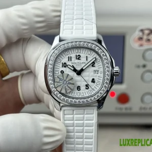 Patek Philippe Aquanaut Replica Watches 35.6mm Womens White Dial Rubber Strap 1:1 Clone Watch
