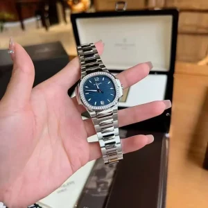 Patek Philippe Nautilus Replica Watches 35mm Womens Blue Dial Metal Bracelet 1:1 Clone Watch