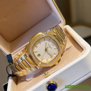 Patek Philippe Nautilus Replica Watches 35mm Womens Gold Dial Metal Bracelet 1:1 Clone Watch