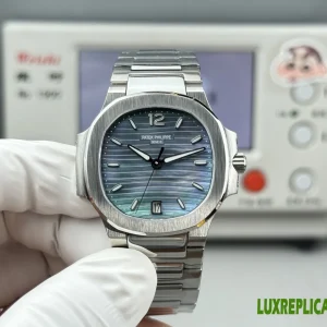 Patek Philippe Nautilus Replica Watches 38mm Womens Blue Dial Metal Bracelet 1:1 Clone Watch