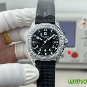 Patek Philippe Aquanaut Replica Watches 35.6mm Womens Black Dial Rubber Strap 1:1 Clone Watch