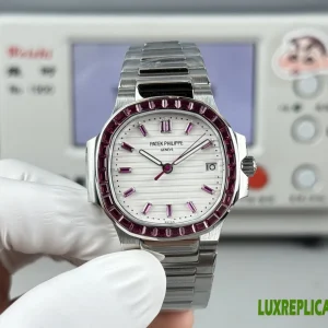 Patek Philippe Nautilus Replica Watches 35.2mm Womens White Dial Metal Bracelet 1:1 Clone Watch