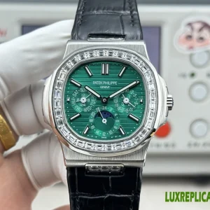 Patek Philippe Nautilus Replica Watches 40mm Mens Green Dial Leather Strap 1:1 Clone Watch