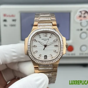 Patek Philippe Nautilus Replica Watches 35mm Womens White Dial Metal Bracelet 1:1 Clone Watch