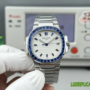 Patek Philippe Nautilus Replica Watches 35.2mm Womens White Dial Metal Bracelet 1:1 Clone Watch