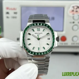 Patek Philippe Nautilus Replica Watches 35.2mm Womens White Dial Metal Bracelet 1:1 Clone Watch