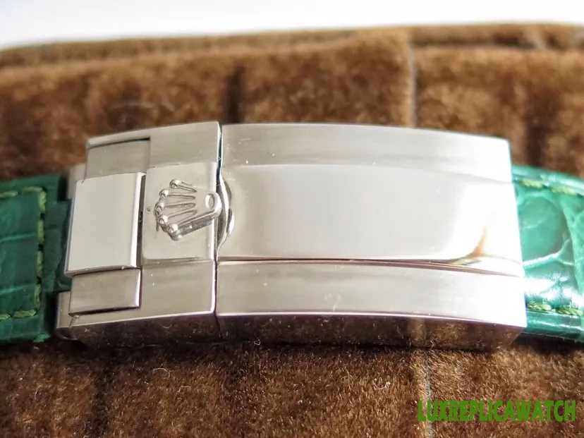 Rolex Submariner Date Replica Watches 40mm Mens Green Dial Leather Strap 1:1 Clone Watch - Image 9